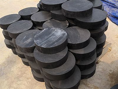 庄河市板式橡胶支座由若干层橡胶片与薄钢板经加压硫化